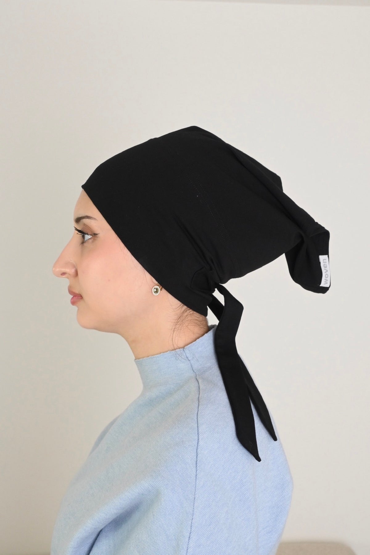 Obsidian non-slip tie back cap